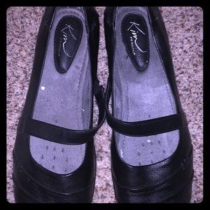 Women’s black flats